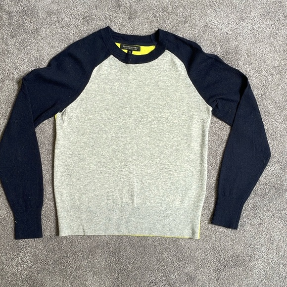 Banana Republic Sweaters - Banana Republic sweater, Italian merino blend. Size XS